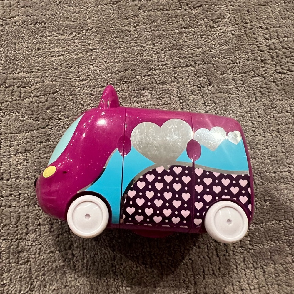 Tomy Ritzy Rollerz Heelz On Wheelz Toy Playset Vehicle only